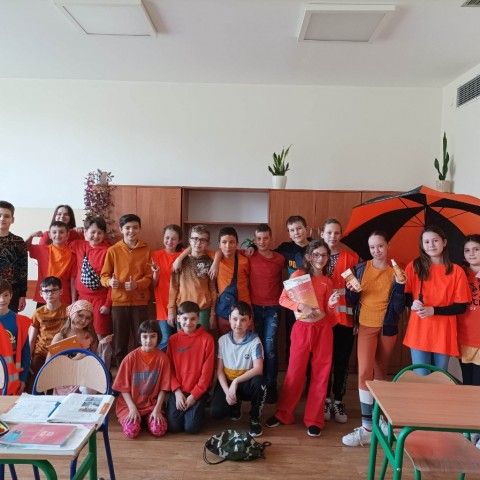 Powiększ obraz: Pomarańczowa klasa